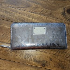 Michael Kors Metallic Chrome zip Wallet